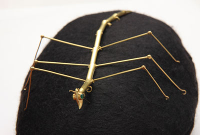 Stickinsect (brooch)
