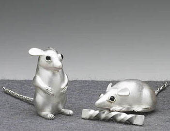 Mice (available as pin or with chain and bar)