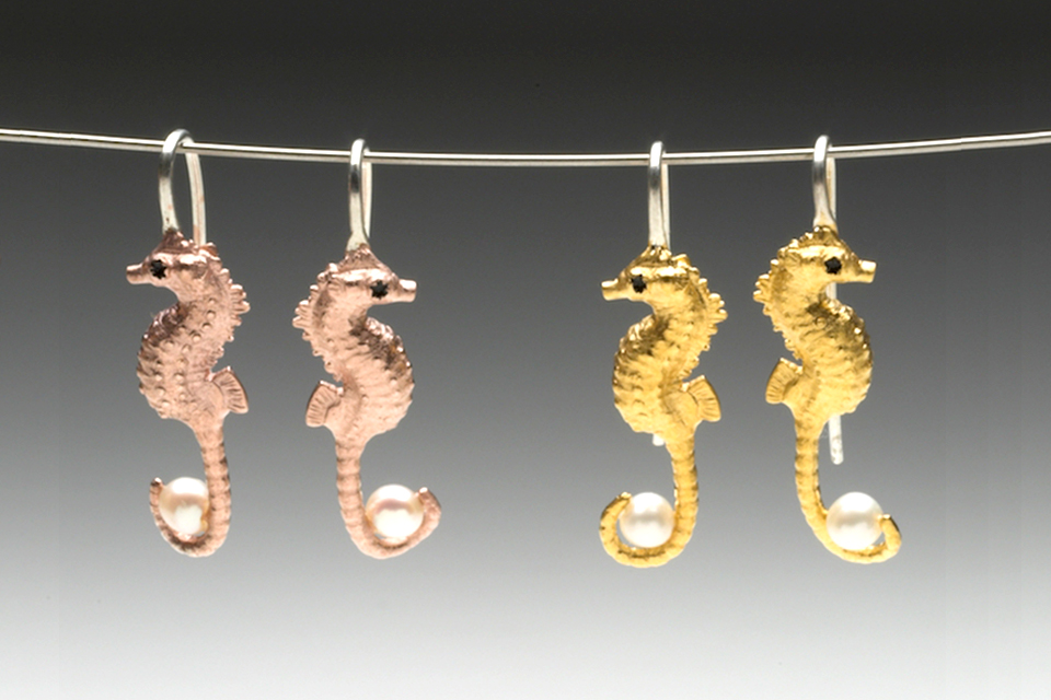 Pygmy Seahorse Pearl - earrings